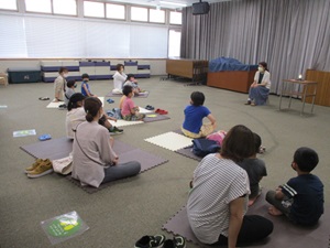 おはなしの部屋の様子（写真）