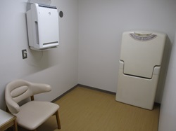2階授乳室内のおむつ交換台の写真