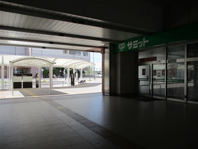 戸田駅改札口周辺の写真